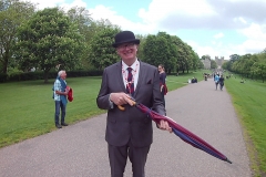 1_PadyumbrellaLongWalk